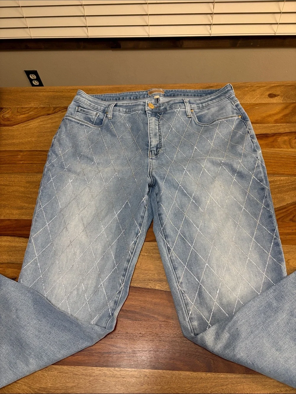 Women's Light Blue Quilted Straight-Leg Jeans